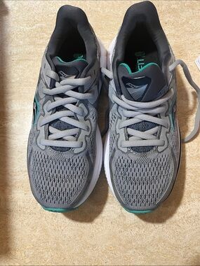 Saucony Omni 20 Grey Running Sneakers with Teal Accents